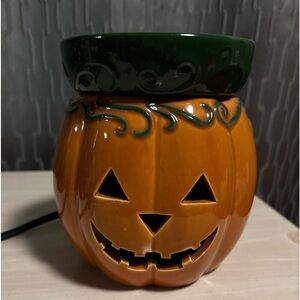 Scentsy pumpkin Jack o Lantern warmer